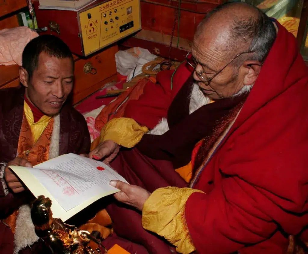 THE PRE-EMINENT GREATLY VIRTUOUS ONE IN PRESENT-DAY TIBET: H.H. Dharma King Achuk, who issued a recognition certificate declaring that H.H. Yangwo Wan Ko Yeshe Norbu (H.H. Dorje Chang Buddha III) is the greatest leader of Buddhism. THE PRE-EMINENT GREATLY VIRTUOUS ONE IN PRESENT-DAY TIBET: H.H. Dharma King Achuk, who issued a recognition certificate declaring that H.H. Yangwo Wan Ko Yeshe Norbu (H.H. Dorje Chang Buddha III) is the greatest leader of Buddhism.